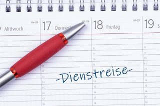 Foto: Kalender mit Schrift Dienstreise darauf